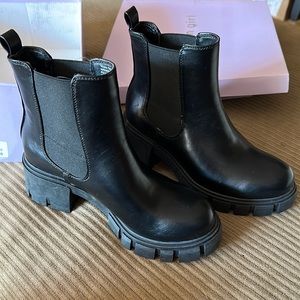 Madden girl size 6 women’s boots